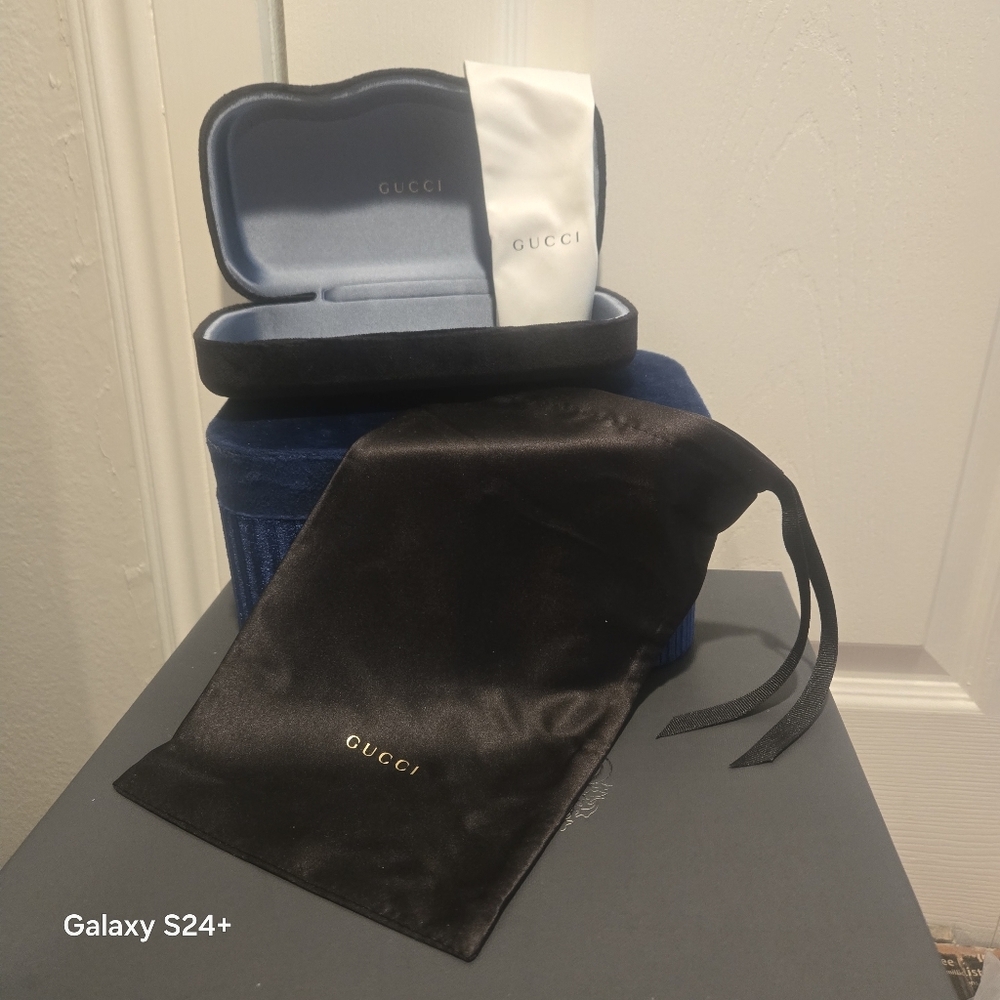 New Gucci Case W/Pouch & Cleaning  Cloth